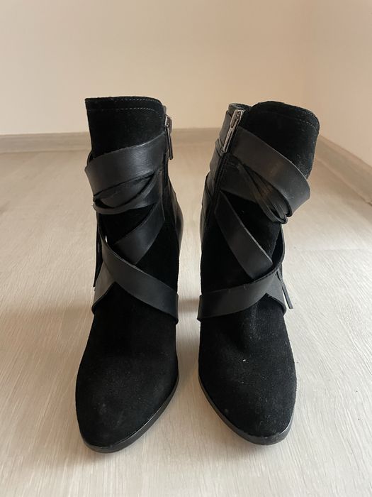 Cizme scurte de piele, cu toc, marime 36, Vince Camuto