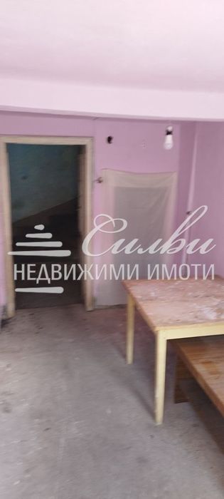 ТУХЛЕНА къща с ГАРАЖ - кв.Добруджански!