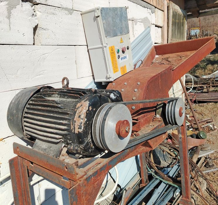 Vând moară cu ciocane la curent trifazic, motor 15 KW