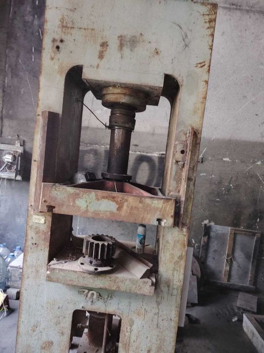 Сотилади Пресс гидравлический для резинавой формовой изделия