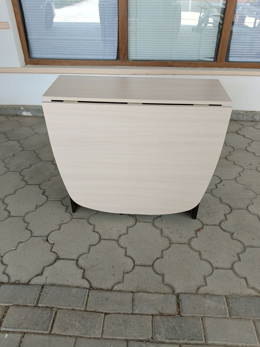Продается раскладной стол.