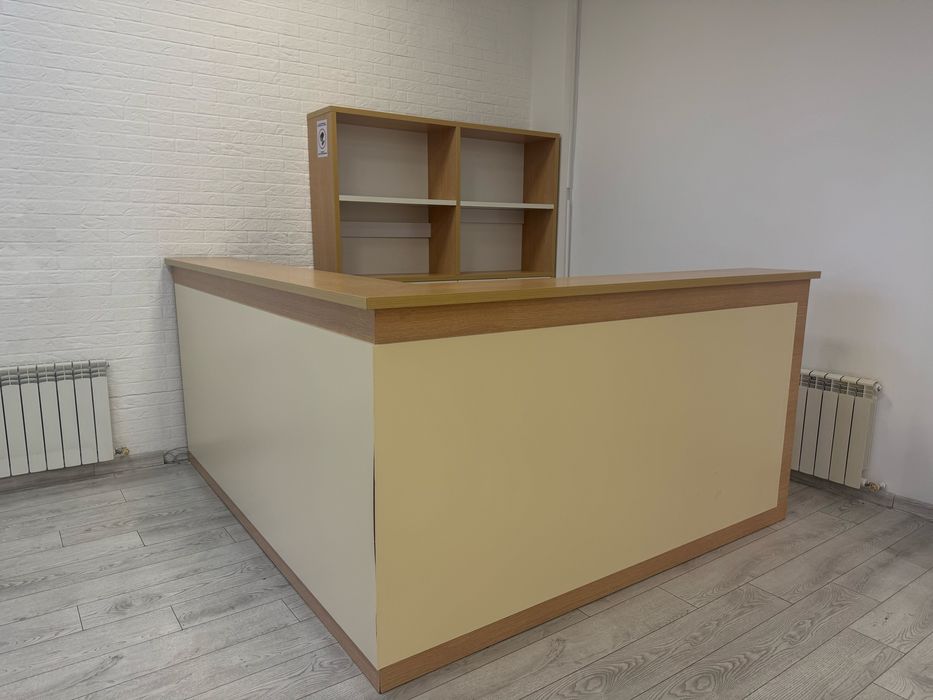 Ресепшен с двумя тумбами