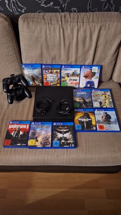 Playstation 4 slim + 11 игри и 2 джойстика с поставка за зареждане