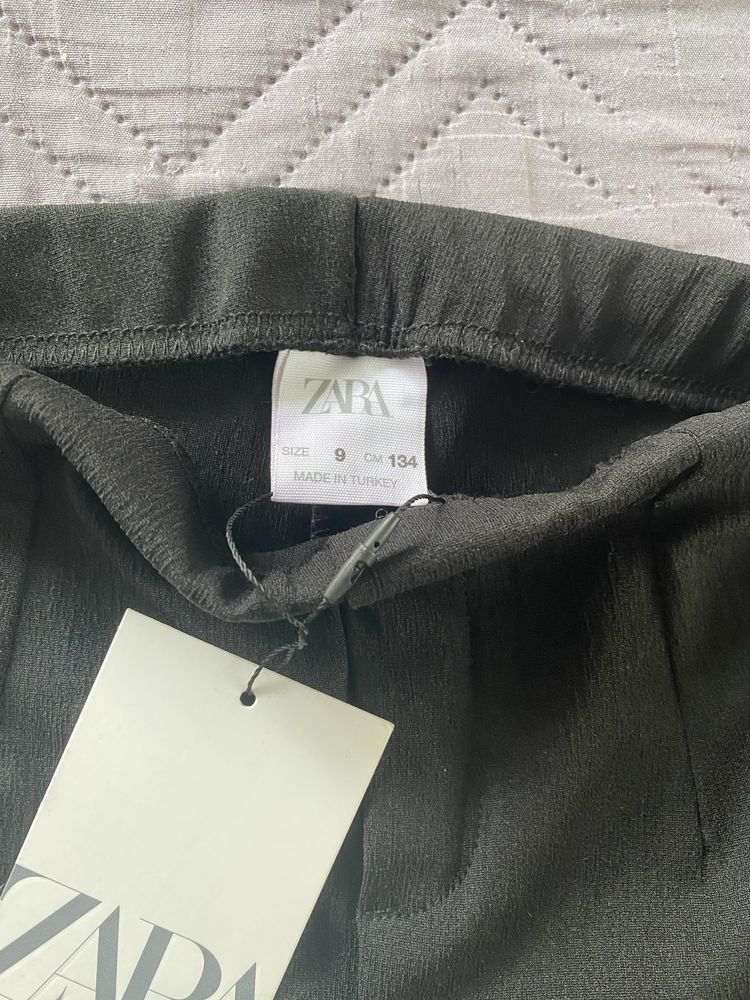 Pantaloni capri Zara