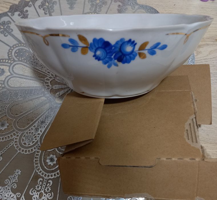 Фарфоровый салатник советский