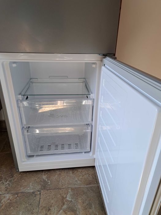 Vând combină frigorifică Arctic (în garanție)
