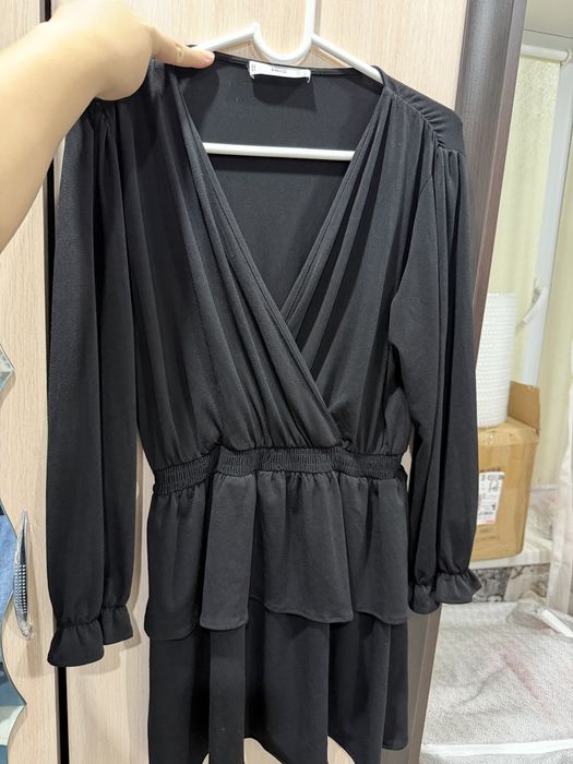 Продам короткое черное платье в отличном состоянии