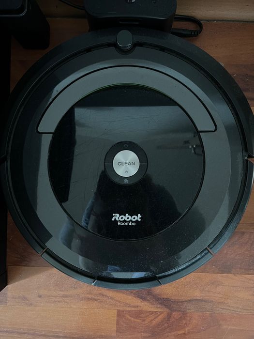 Robot de aspirare iRobot Roomba 696