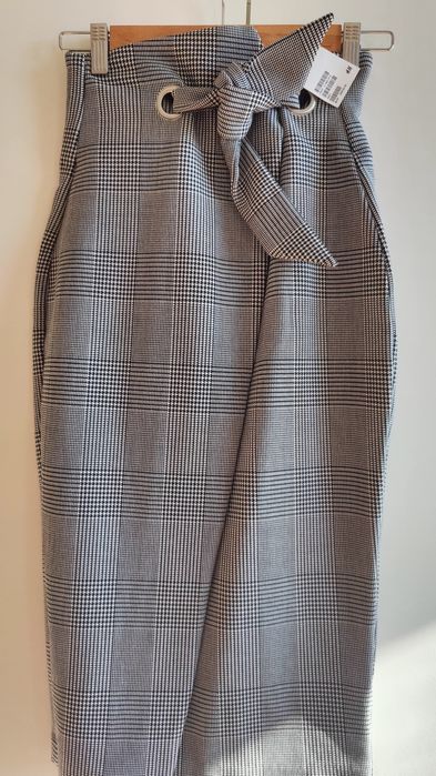 Нова дълга пола с висока талия HM - XS с етикета