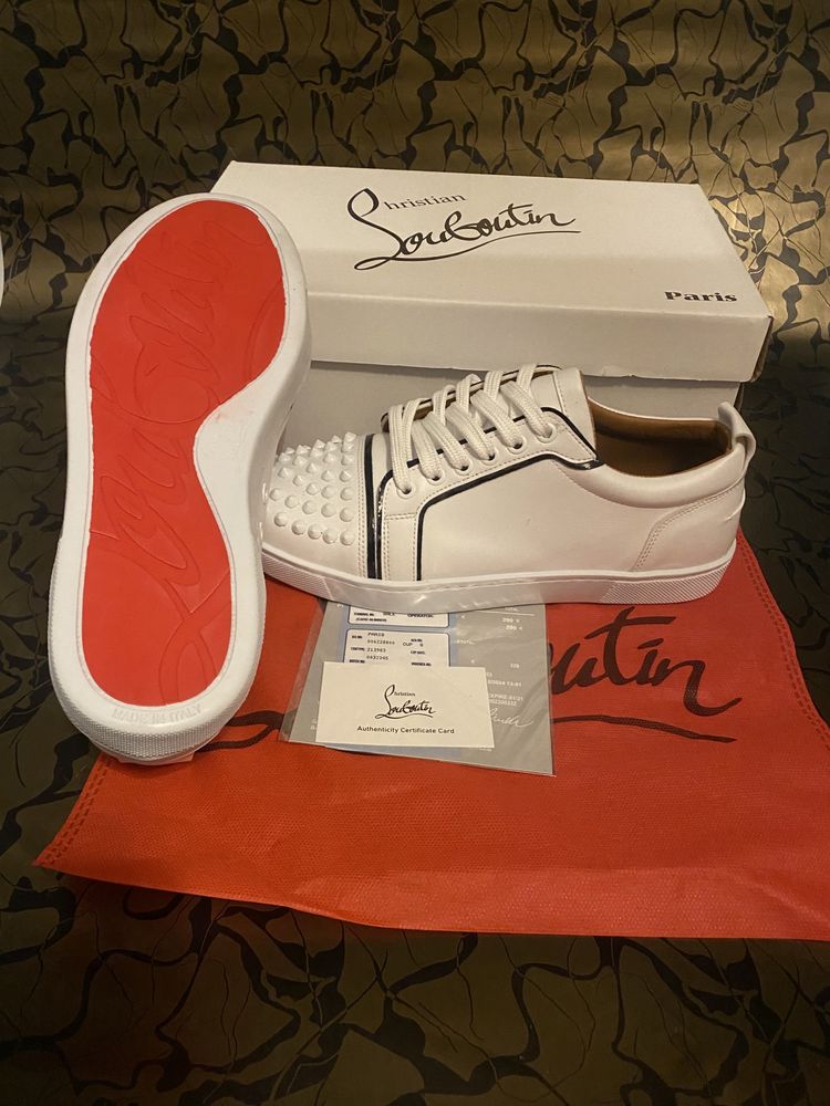 Pantofi Christian Louboutin White.  Lobotin. Lubutani