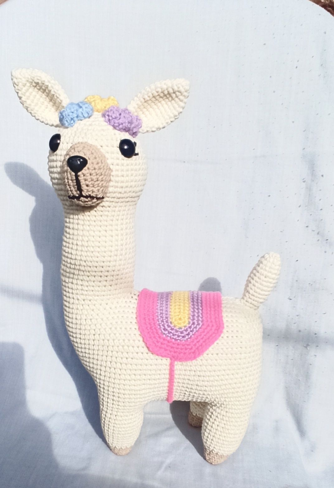Плетени играчки на една кука-лама, еднорози.