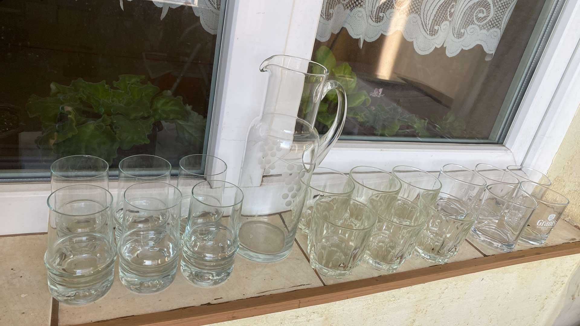 Продавам 2 сета от сервиз за чаши, кани и помпа за вода за 10 лв