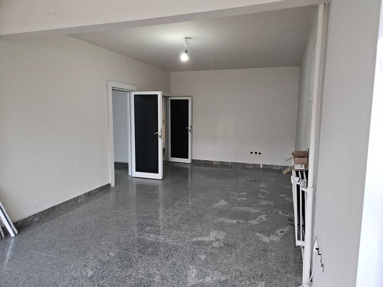 Продава се Магазин в с. Люлин, Област Ямбол - 81 кв.м за 1593 €/кв.м - Снимка #2