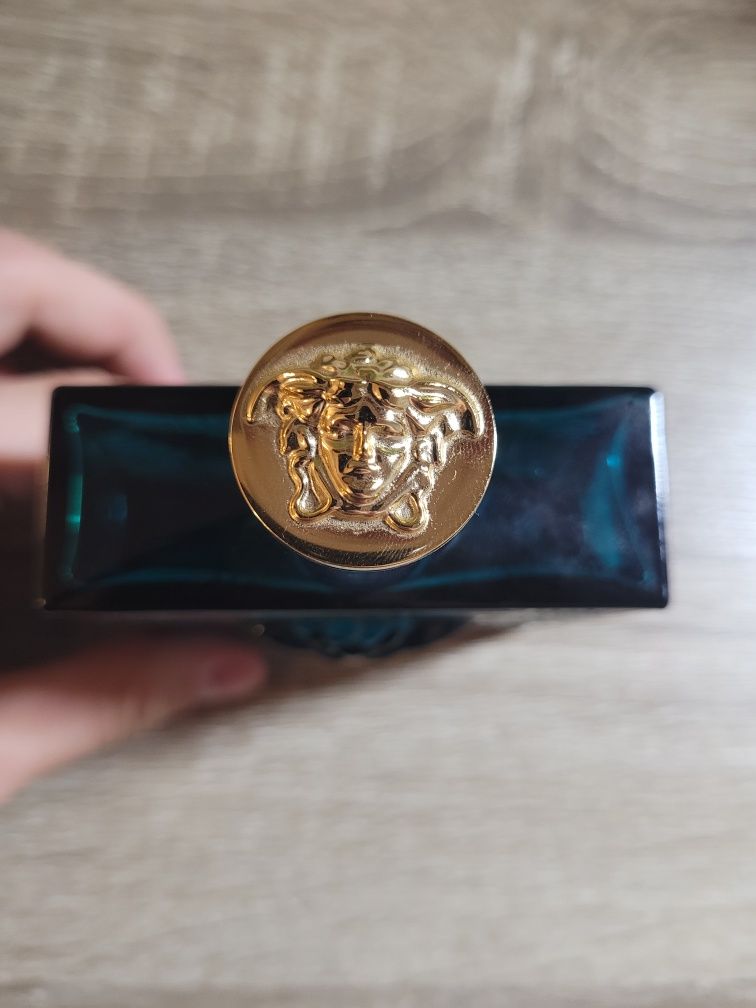 Vând pardum Versace Eros 100ml