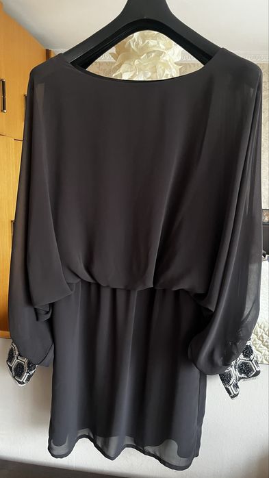 Дамска рокля с широки ръкави и подплата