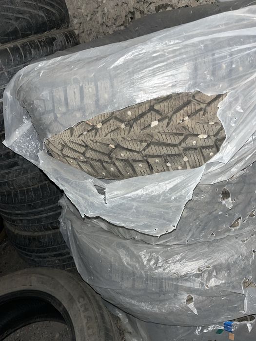 Шины почти новые шипованные