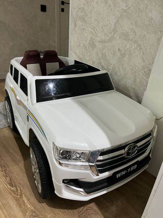 Детская машина toyota land cruiser
