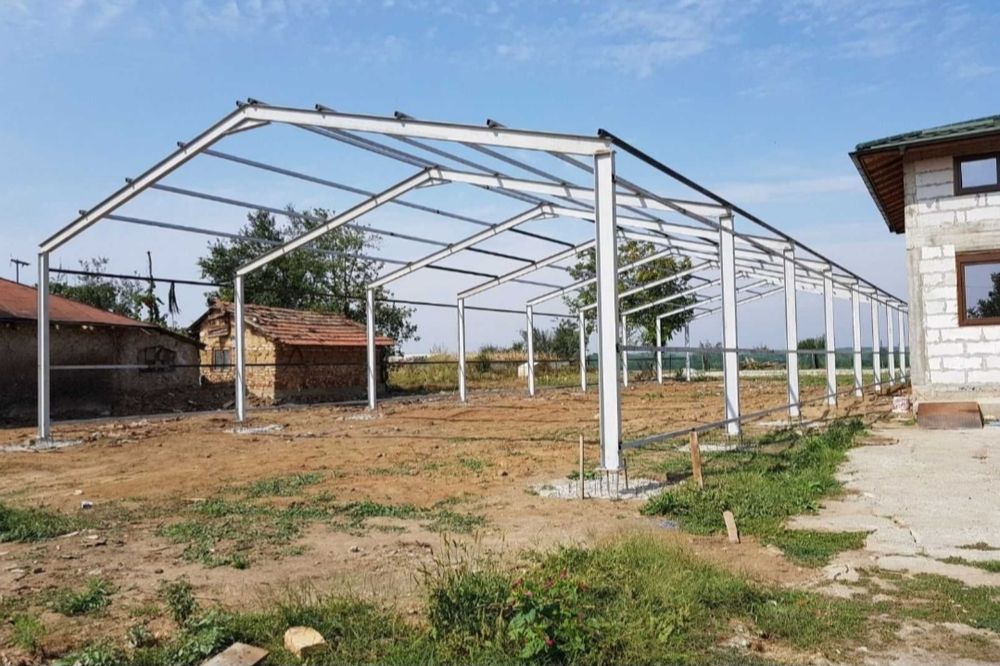 Vand hale metalice pret de producător