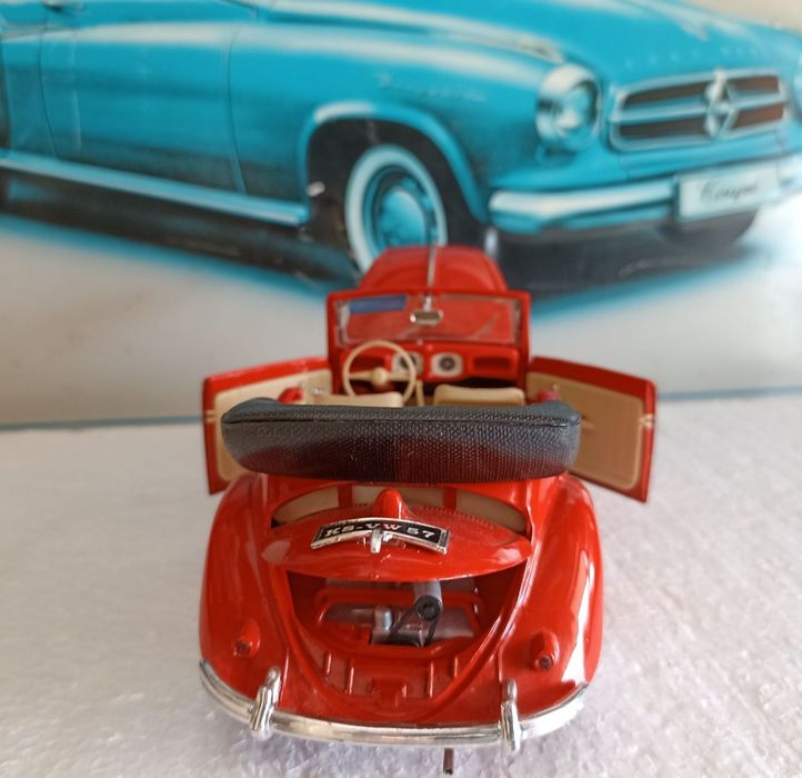 Volkswagen 1951
Scara 1:18
Maisto

Pozele reflectă realitatea. Se vind