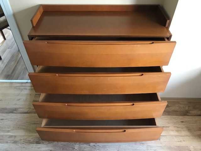 Гардероб 357/210, легло с матрак, скрин и кожено кресло