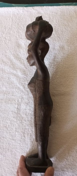 Статуэтка Африканская женщина  дерево