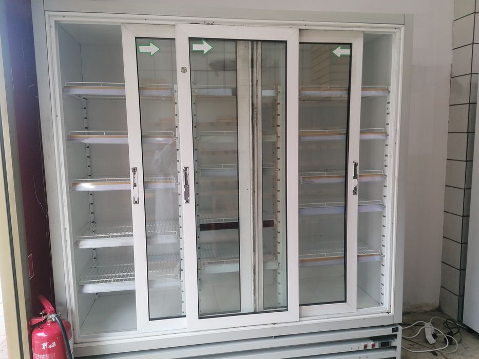 Хладилна витрина