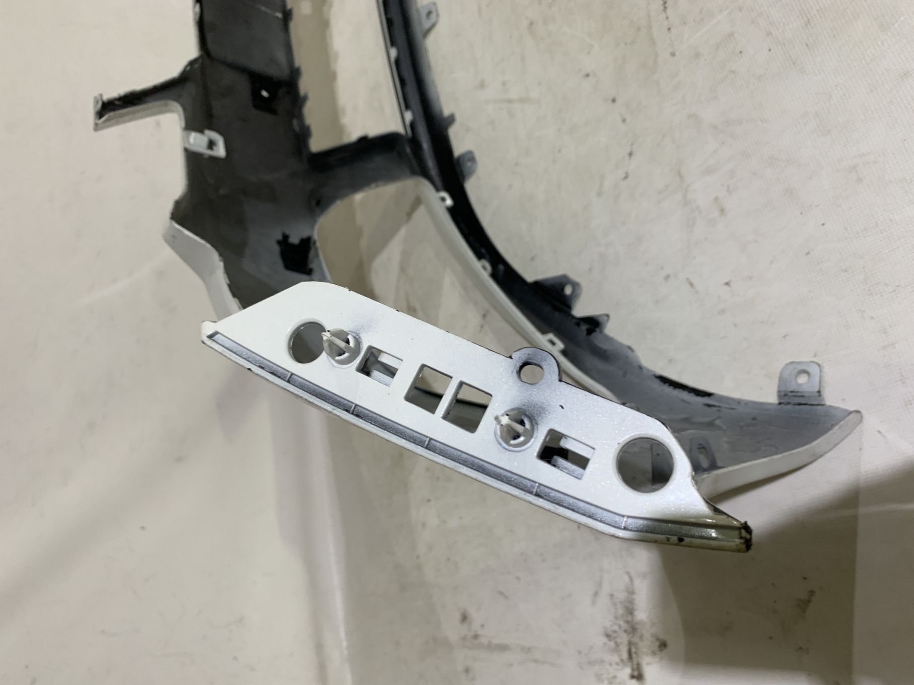 Bara fata Peugeot 308, 2017, 2018, 2019, 2020, 2021, cod origine OE AA38299433.