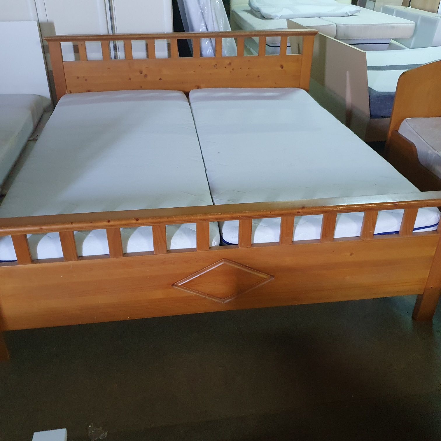 Pat dormitor 1.80m/2m Masiv