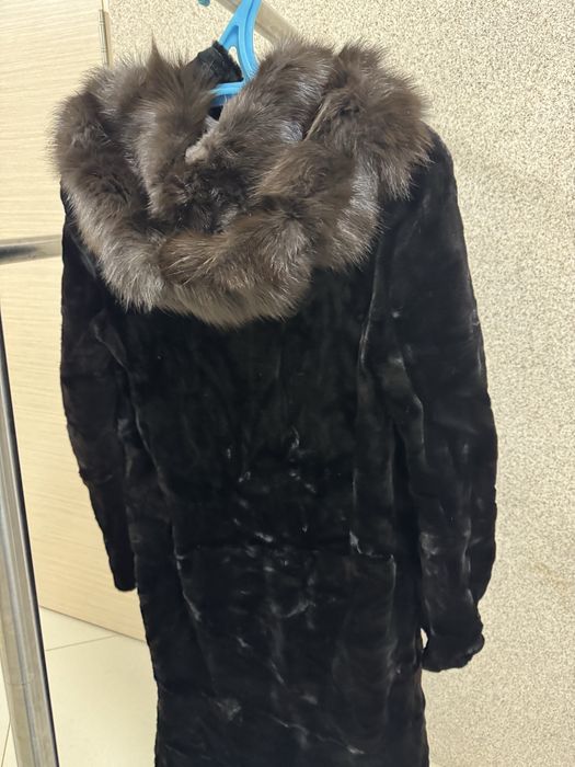 Шуба норковая с капюшоном из соболя