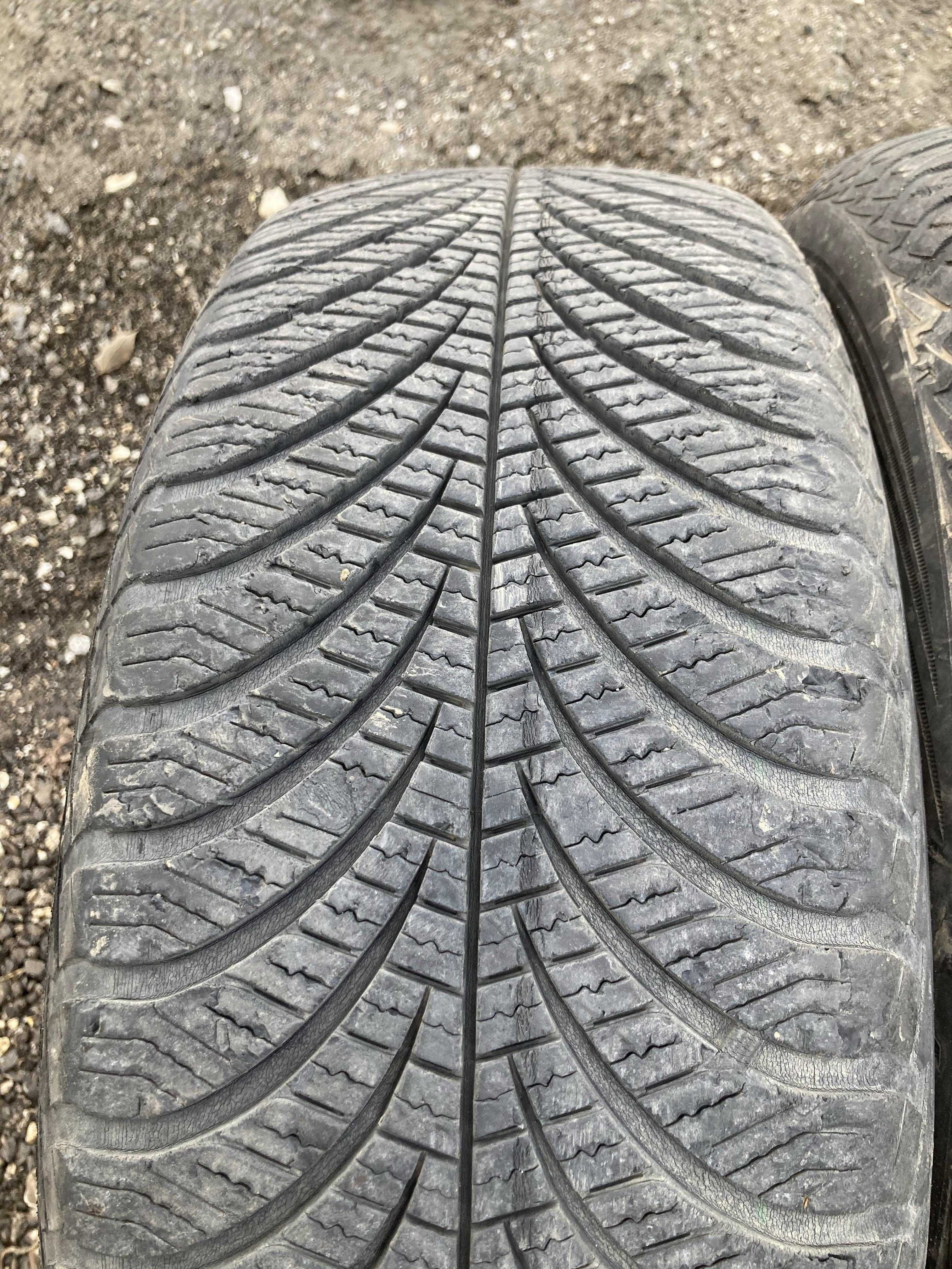 всесезонни гуми 215 60 17 GoodYear dot 18