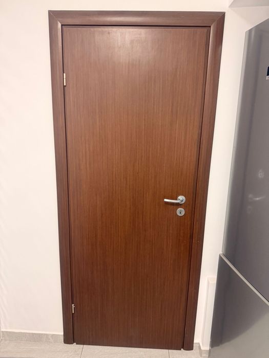 4 usi : 100 lei bucata