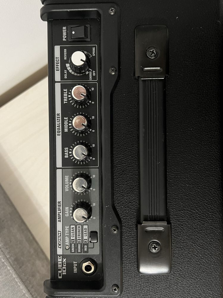Гитарный комбоусилитель Roland Cube-10GX