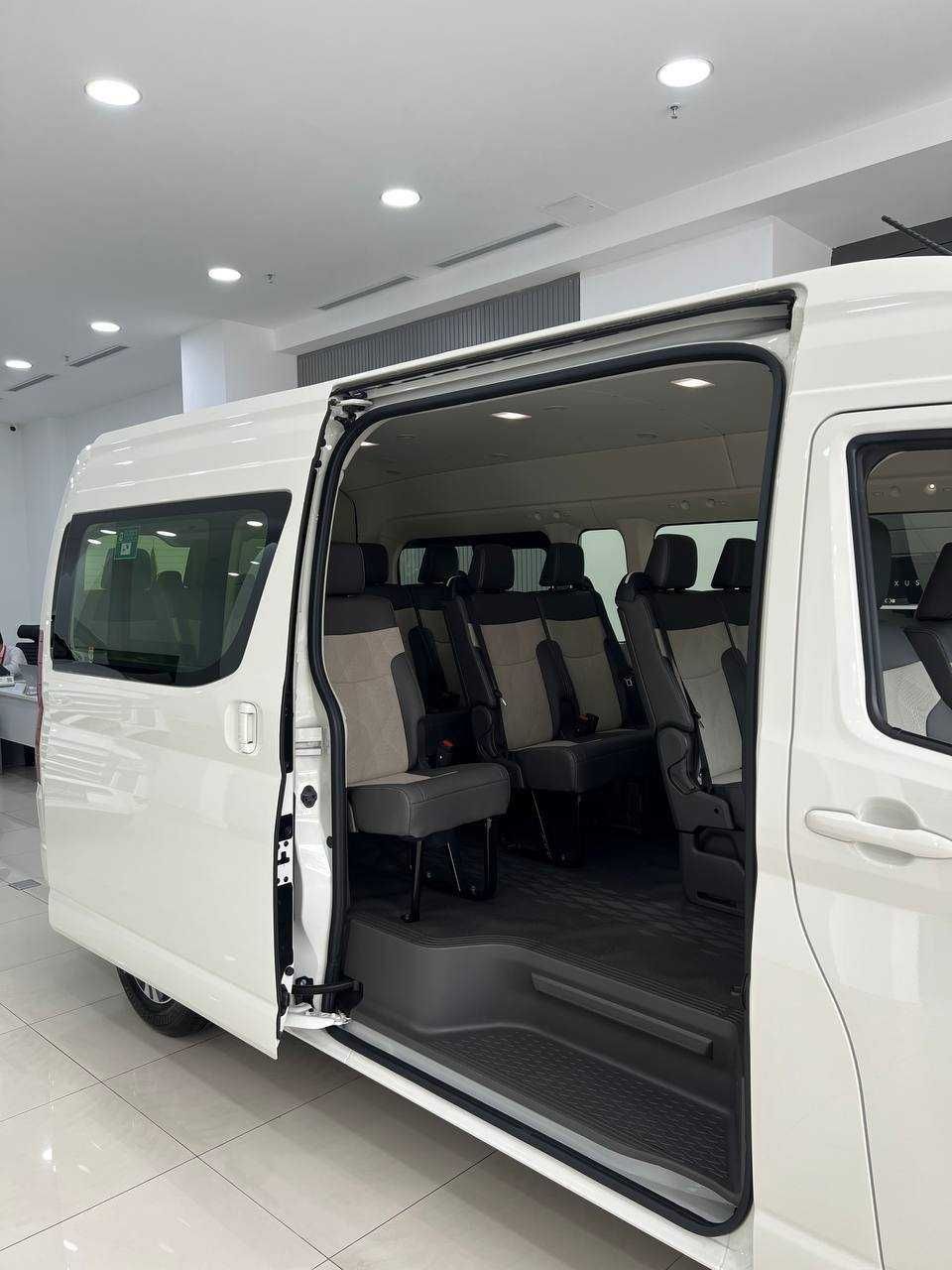 Toyota Hiace Tourister 3.5L 2023 13 местный