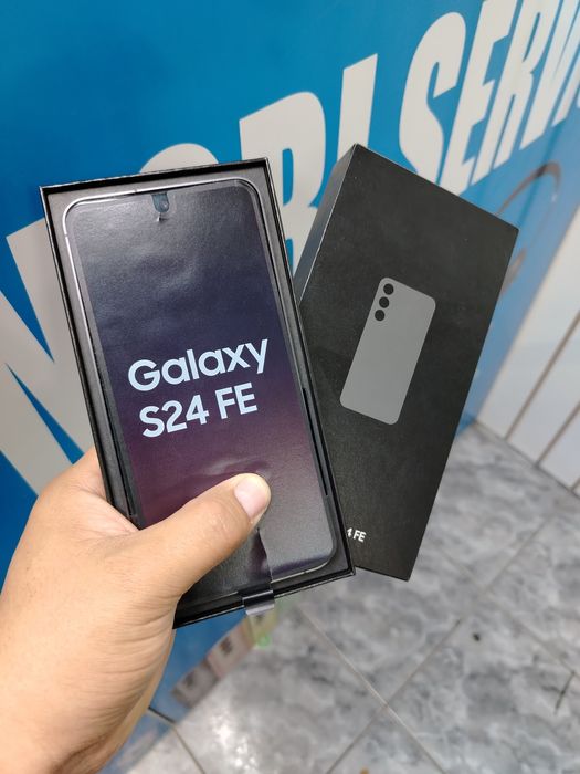 Samsung S24 fee как новый