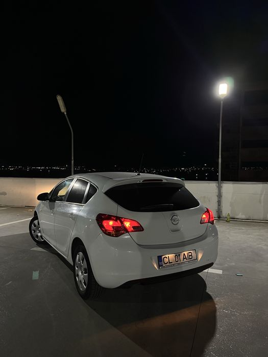 Opel Astra J an 2011