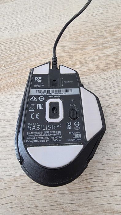 Vand mouse Razer Basilisk V2 cu fir + Mouse pad Razer cadou