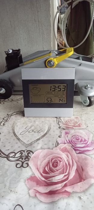 Higrometru,termometru,ceas,alarma,data