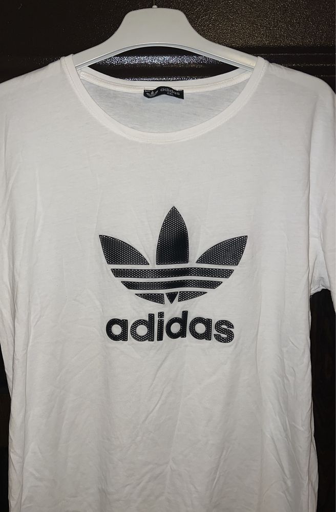 Тениска Adidas с релефна емблема