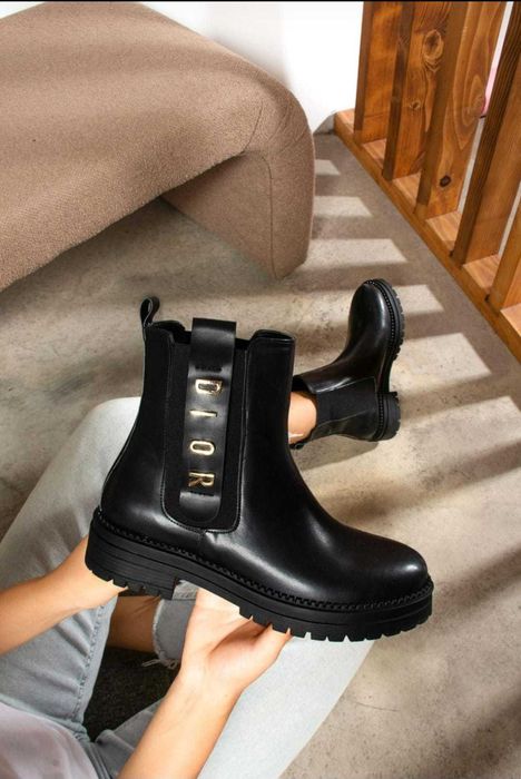 Стилни дамски обувки Guess, Dior, Dolce & Gabbana, Burberry