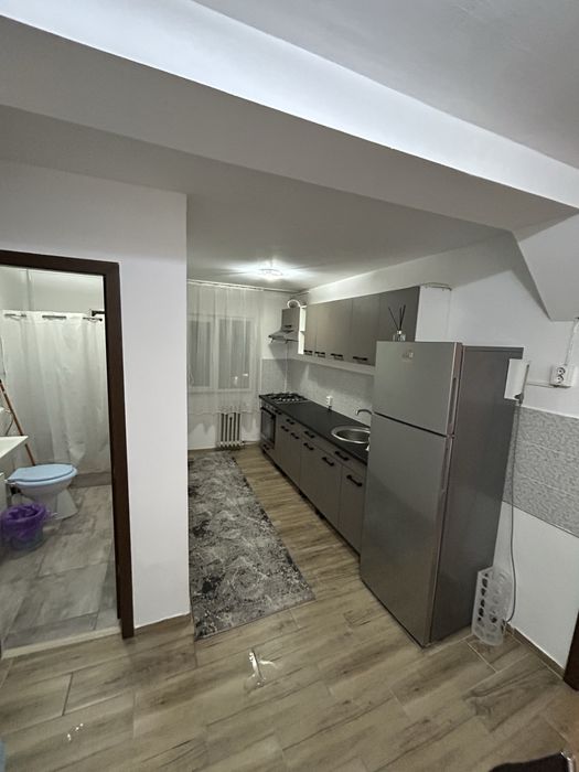 Inchiriez garsoniera