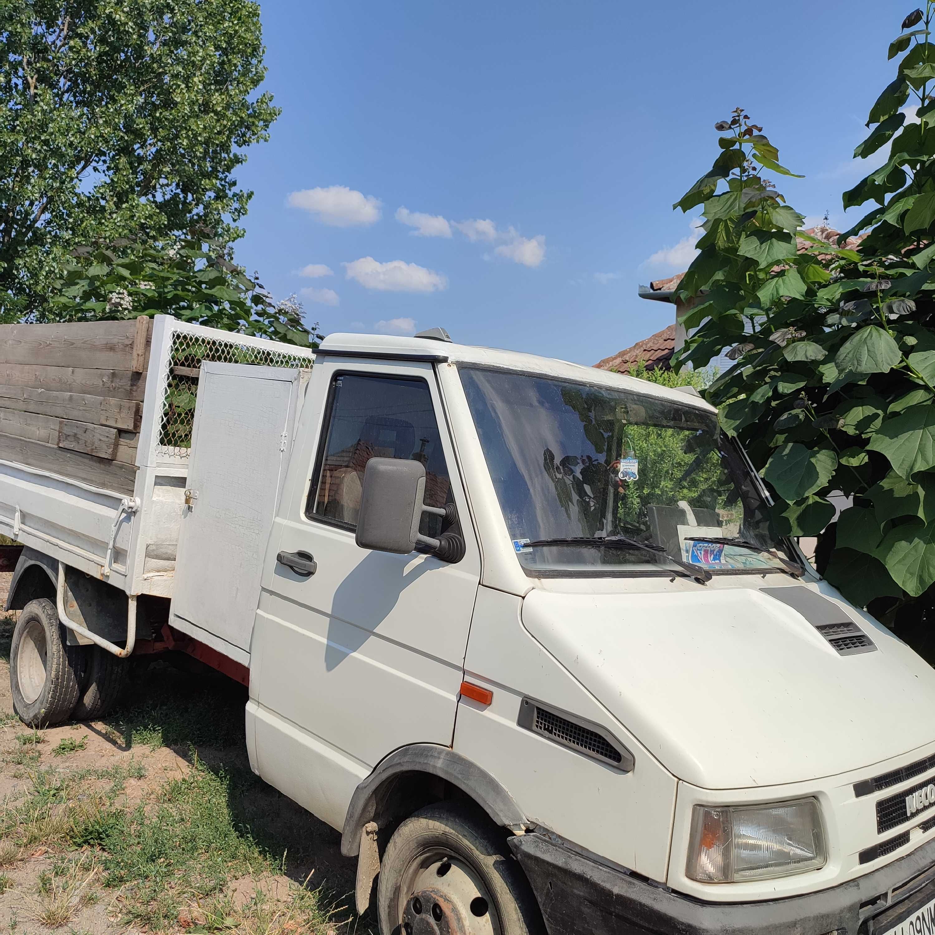 Vând camion Iveco Daily.