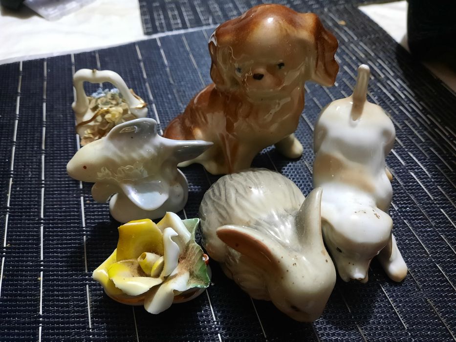 Bibelouri mici cum se vede în poza