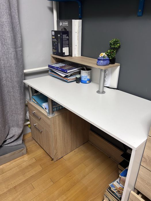 Бюро с две шкафчета