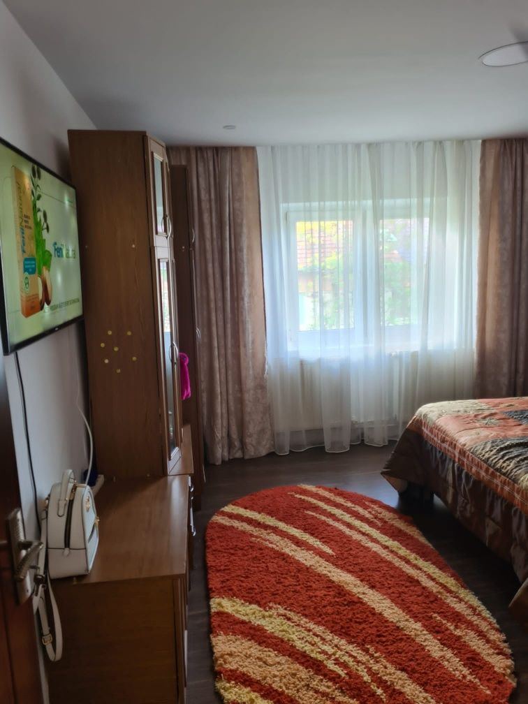 Vând apartament cu 2 camere la etajul 3 pe bulevardul 1mai