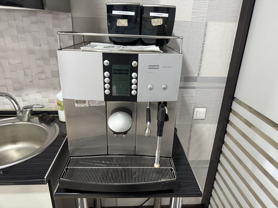 Продам кофемашину Franke 380в