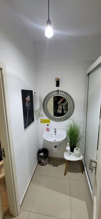 Inchirere post de  manichiura si coafor