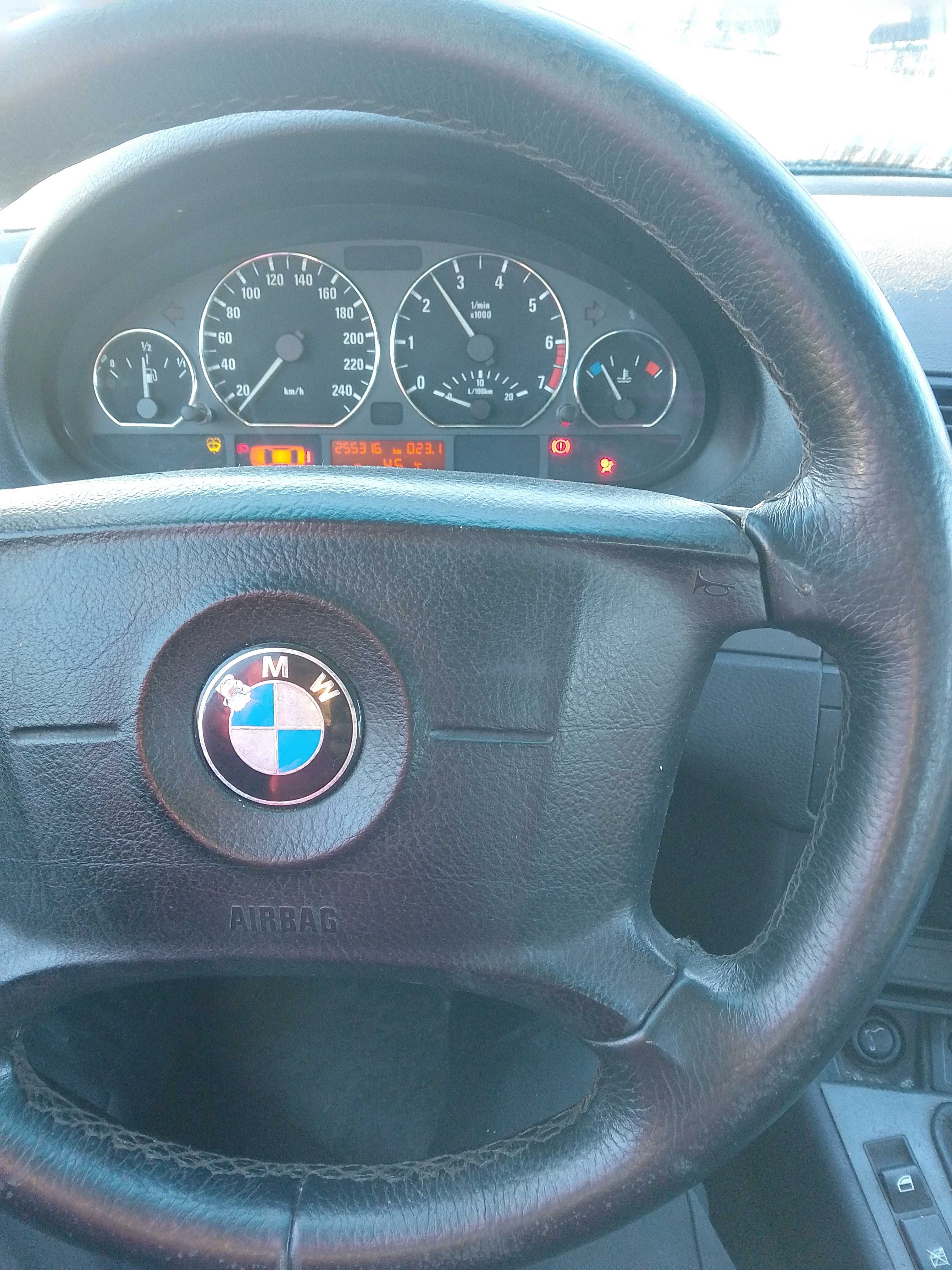 Dezmembrez BMW e46 an 2002