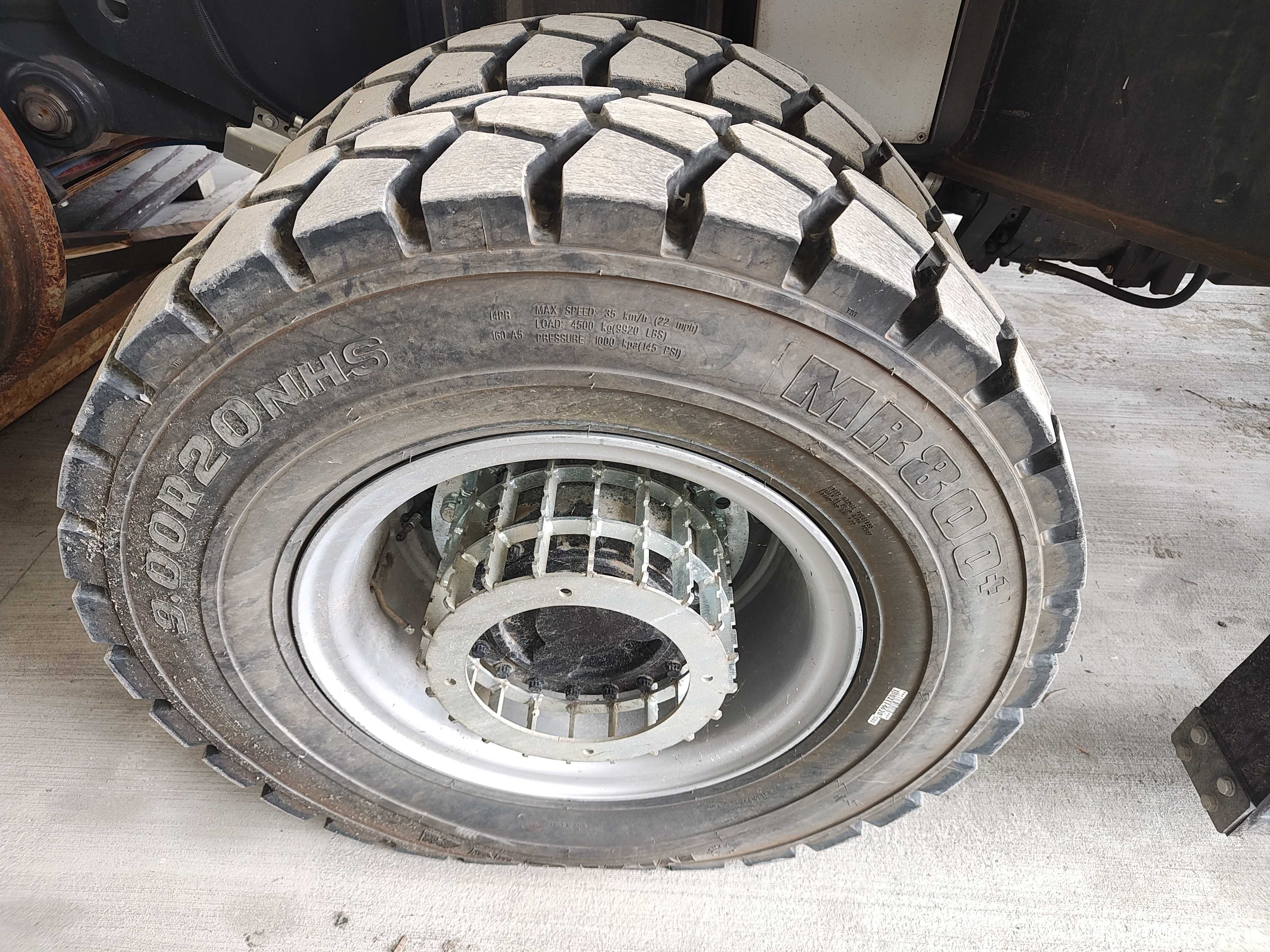 ГУМИ 9.00R20 Magna