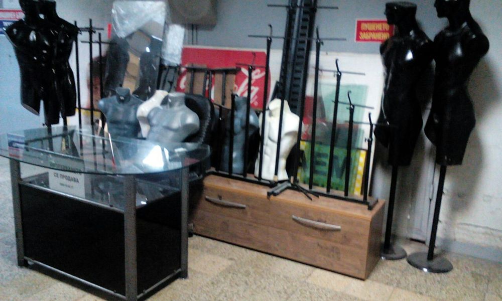 Мъжки торсове и манекени