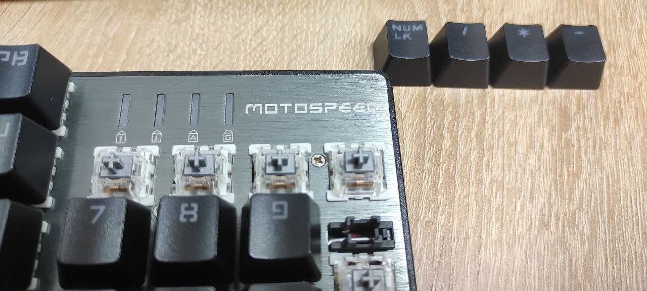 Продам тихую механическую клавиатуру Motospeed CK104
